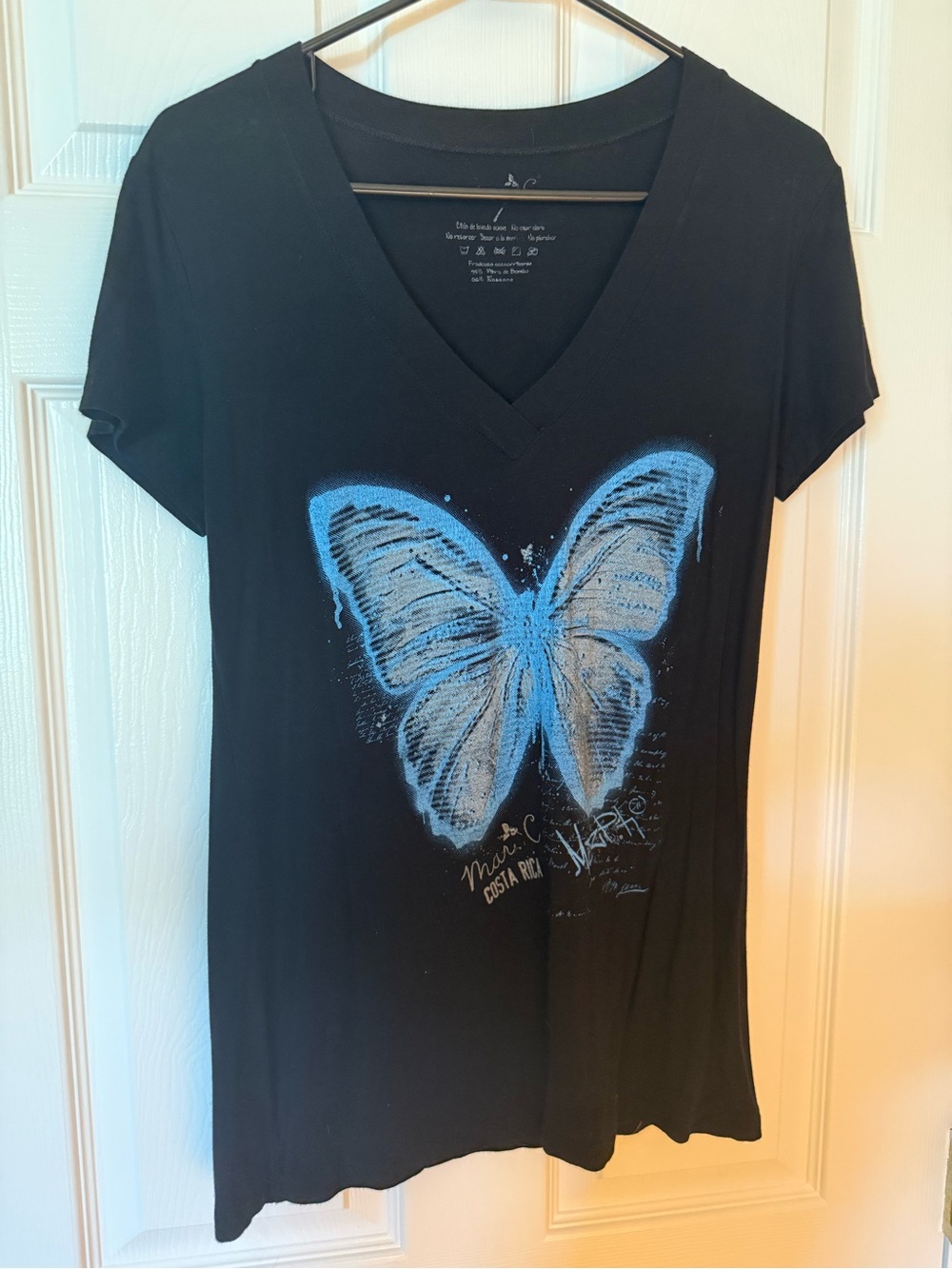 Women’s medium Butterfly Graphic V-Neck Tee - Black/Blue
